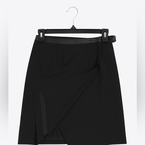 Jones New York Wrap Skirt Sz 6 | Black Wool Blend | Side Buckle | Classic Fit - Picture 2 of 4